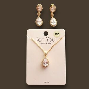 Elegant Pear Cut Cubic Zirconia Necklace & Earring Set